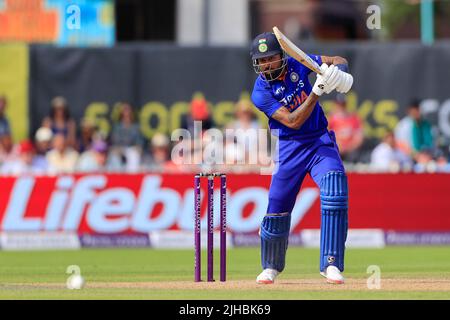 Manchester, Regno Unito. 17th luglio 2022. Hardik Pandya batting for India Credit: News Images LTD/Alamy Live News Foto Stock