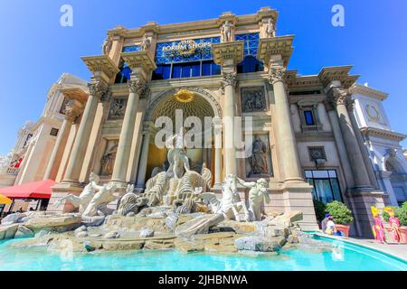 Las Vegas - Newada USA - 03,18,2014: Vista frontale del negozio Forum e fontana d'amore in miniatura a Las Vegas, USA Foto Stock