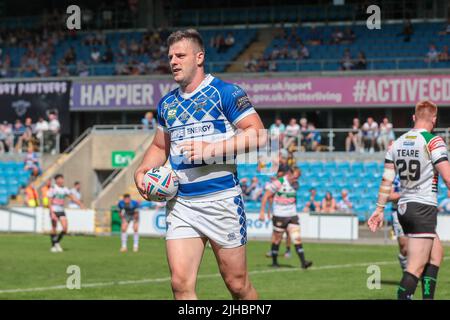 Halifax, Regno Unito. 17th luglio 2022. Joe Arundell prova Halifax durante la partita del campionato Betfred tra la RLFC di Halifax e Workington Town allo Shay Stadium, Halifax, Regno Unito, il 17 luglio 2022. Foto di Simon Hall. Solo per uso editoriale, licenza richiesta per uso commerciale. Nessun utilizzo nelle scommesse, nei giochi o nelle pubblicazioni di un singolo club/campionato/giocatore. Credit: UK Sports Pics Ltd/Alamy Live News Foto Stock