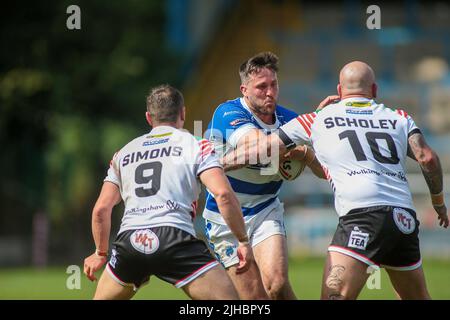 Halifax, Regno Unito. 17th luglio 2022. Matt Garside a pagamento per Halifax durante la partita di Betfred Championship tra Halifax RLFC e Workington Town allo Shay Stadium, Halifax, Regno Unito, il 17 luglio 2022. Foto di Simon Hall. Solo per uso editoriale, licenza richiesta per uso commerciale. Nessun utilizzo nelle scommesse, nei giochi o nelle pubblicazioni di un singolo club/campionato/giocatore. Credit: UK Sports Pics Ltd/Alamy Live News Foto Stock