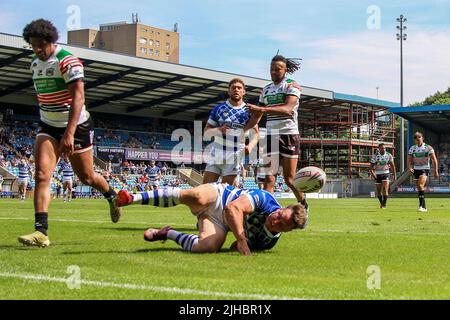 Halifax, Regno Unito. 17th luglio 2022. Prova Halifax durante la partita del campionato Betfred tra la RLFC di Halifax e Workington Town allo Shay Stadium, Halifax, Regno Unito, il 17 luglio 2022. Foto di Simon Hall. Solo per uso editoriale, licenza richiesta per uso commerciale. Nessun utilizzo nelle scommesse, nei giochi o nelle pubblicazioni di un singolo club/campionato/giocatore. Credit: UK Sports Pics Ltd/Alamy Live News Foto Stock