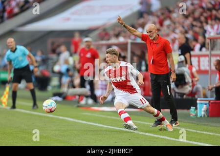 Colonia, Germania. 07th giugno 2022. Telekom Cup, 1. FC Cologne vs AC Milan, Florian Kainz (Colonia), manager Stefano Pioli (Milano) Credit: Juergen Schwarz/Alamy Live News Foto Stock