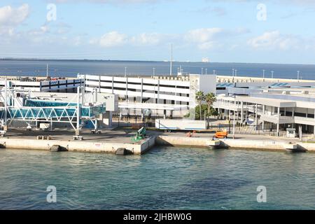 Cape Canaveral, STATI UNITI D'AMERICA. L'arial vista di Port Canaveral dalla nave da crociera ormeggiata in Port Canaveral, Brevard County, Florida Foto Stock