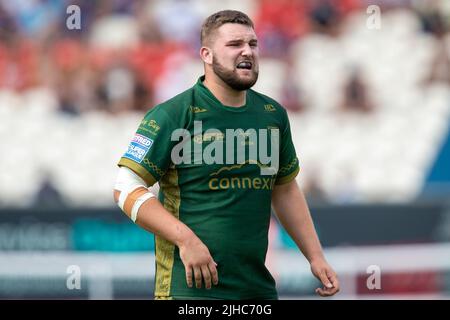 Kingston upon Hull, Regno Unito. 17th luglio 2022. Zach Fishwick di 17 anni fa la sua seconda apparizione per i Robins oggi a Kingston upon Hull, Regno Unito il 7/17/2022. (Foto di James Heaton/News Images/Sipa USA) Credit: Sipa USA/Alamy Live News Foto Stock