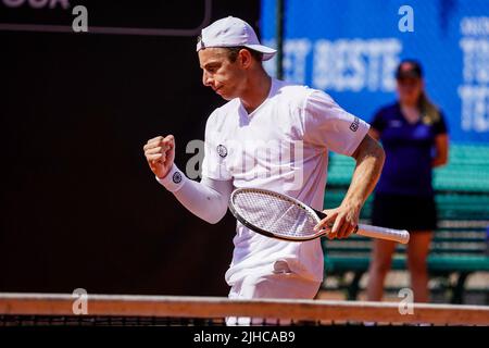 AMERSFOORT, PAESI BASSI - LUGLIO 17: Tallon Griekspoor dei Paesi Bassi festeggia durante la finale Men's Singles del Van Mossel Kia Dutch Open all'ALTA tennisground il 17 Luglio 2022 ad Amersfoort, Paesi Bassi (Foto di Rene Nijhuis/BSR Agency) Foto Stock