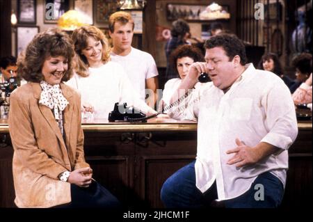 SHELLEY LUNGO, Woody Harrelson, RHEA PERLMAN, GEORGE WENDT, saluti 1982 Foto Stock