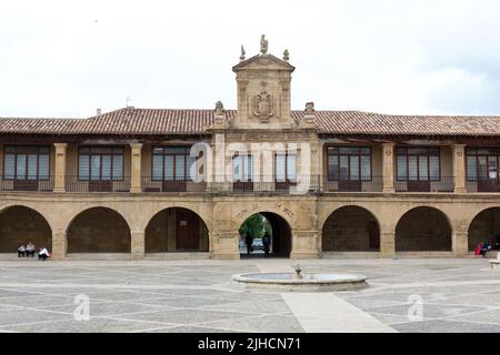 Città di Santo Domingo de la Calzada, nel nord della Spagna, una zona di passaggio per i pellegrini sulla via del Pellegrino a Santiago de Compostela. Foto Stock