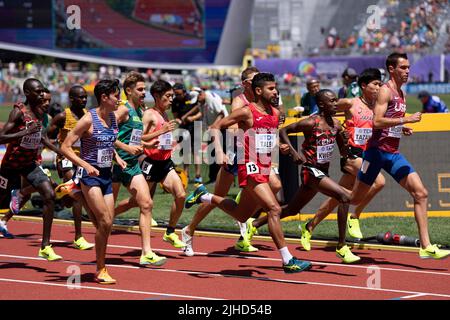 Eugene, Stati Uniti. 17th luglio 2022. I corridori si sfidano durante la finale maschile del 10000m al World Athletics Championships Oregon22 di Eugene, Oregon, Stati Uniti, 17 luglio 2022. Credit: Wang Ying/Xinhua/Alamy Live News Foto Stock