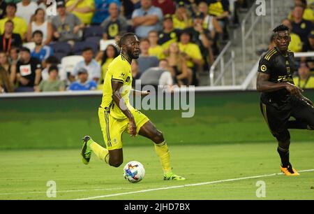 Nashville, Stati Uniti. 17 luglio 2022: Nashville SC in avanti C.J. Sapong (17) si libra contro il Los Angeles FC durante la prima metà di una partita MLS tra il Los Angelas FC e Nashville SC al Geodis Park di Nashville TN Steve Roberts/CSM Credit: CAL Sport Media/Alamy Live News Foto Stock