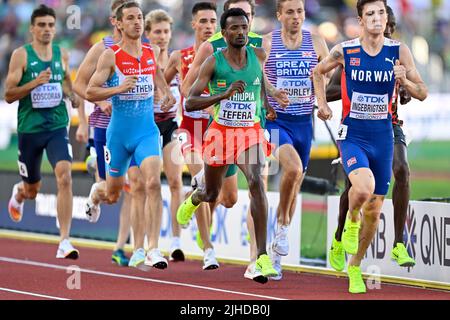 EUGENE, STATI UNITI - LUGLIO 17: Charles Grethen di Lussemburgo, Samuel Tefera di Etiopia, Oliver Hoare di Australia, Neil Gourley di Gran Bretagna, Jacob Ingbrigtsen di Norvegia che gareggia sui 1500 metri di uomini durante i campionati mondiali di atletica il 17 luglio 2022 ad Eugene, Stati Uniti (Foto di Andy Astfalck/Agenzia BSR) Atletiekunie credito: Orange Pics BV/Alamy Live News Foto Stock