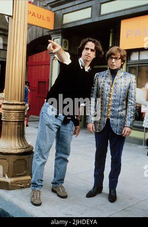 JAY ROACH, Mike Myers, Austin Powers: The Spy Who Shagged Me, 1999 Foto Stock