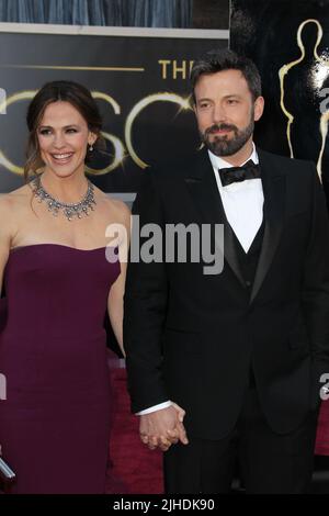 HOLLYWOOD, CA - 24 FEBBRAIO: Ben Affleck Jennifer Garner arriva agli Oscar presso l'Hollywood & Highland Center il 24 febbraio 2013 a Hollywood, California. Persone: Ben Affleck Jennifer Garner Foto Stock