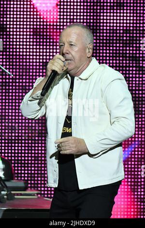 Roma, Italia. 17th luglio 2022. Simple Minds durante il 40 Years of Hits Tour, 17th luglio 2022, presso l'Auditorium Parco della Musica di Roma. Credit: Independent Photo Agency/Alamy Live News Foto Stock