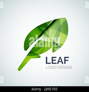 Astratto verde eco foglie logo design fatto di pezzi colore - varie forme geometriche Illustrazione Vettoriale