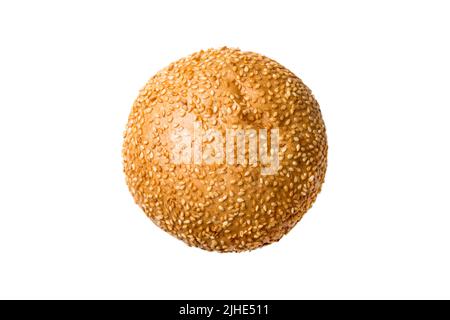 Ritaglio della vista dall'alto del pane. Pane appena sfornato isolato su sfondo bianco. Pane fresco biologico. Foto Stock