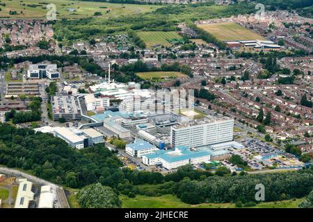 Vista aerea dell'Aintree University Hospital, Liverpool, Merseyside, nord-ovest dell'Inghilterra, Regno Unito Foto Stock