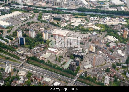 Una fotografia aerea di Eccles Town Centre, Manchester, Inghilterra nord-occidentale, Regno Unito Foto Stock