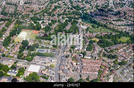 Una fotografia aerea della zona alla moda Chapel Allerton Shopping, a nord di Leeds, West Yorkshire, Inghilterra settentrionale, Regno Unito Foto Stock