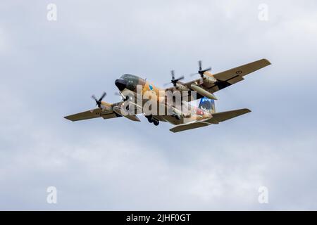 Royal Jordanian Air Force C-130H Hercules arriva a RAF Fairford per prendere parte alla mostra statica al Royal International Air Tattoo 2022 Foto Stock