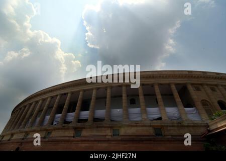 New Delhi, Nuova Delhi, India. 18th luglio 2022. Parlamento Casa il primo giorno del parlamento sessione di mansone a Nuova Delhi, India, il Lunedi, (Credit Image: © Ravi Batra/ZUMA Press Wire) Foto Stock