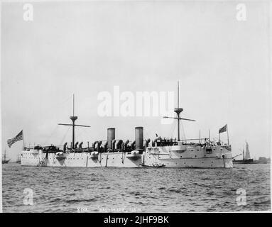 United States Protected Cruiser ' Baltimora ' dall'articolo LE PIÙ RECENTI NAVI DA GUERRA DELLA MARINA DEGLI STATI UNITI da Lieutenant W. H. Jaques, U. S. N. da Factory and industrial management Magazine Volume 6 1891 Publisher New York [etc.] McGraw-Hill [ecc.] Foto Stock