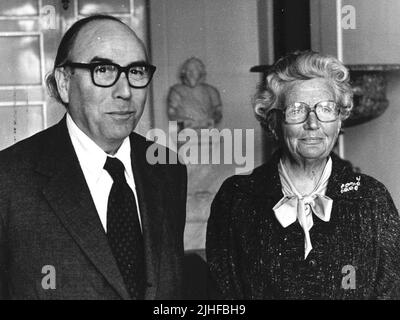 La regina Giuliana ha ricevuto questa mattina il presidente della Commissione europea della CEE, il britannico Roy Jenkins, al palazzo di Soestdijk. Foto Stock