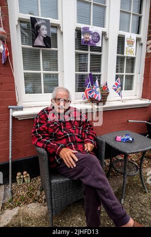 Decorazioni di strada e festa sul Queens Platinum Jubilee a Londra nel giugno 2022 Foto Stock