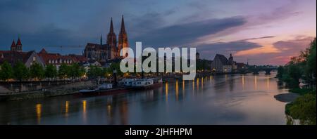 Immagine panoramica del paesaggio urbano di Regensburg, Germania Foto Stock