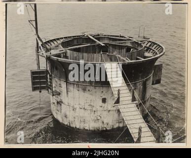 Virginia - Shoal di Thimble. Thimble Shoal Light Station, Virginia. Preso dalla cima del vecchio faro, a 70' di distanza, che mostra la parte superiore delle forme del seminterrato. Foto Stock