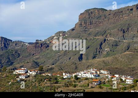 Vista sul villaggio di montagna Tejeda, Grand Canary, Isole Canarie, Spagna, Europa Foto Stock