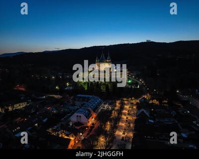 Veduta aerea notturna del castello di Bojnice in Slovacchia Foto Stock