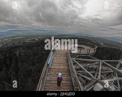 Vista della torre di Lookout a Bojnice, Slovacchia Foto Stock