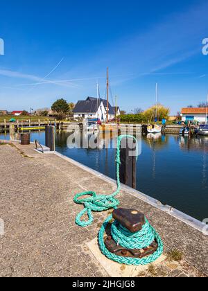 Vista sul porto Neuendorf sull'isola di Hiddensee, Germania. Foto Stock