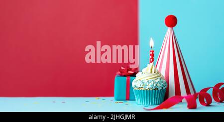Sfondo festa di compleanno con cupcake di compleanno, regalo di compleanno e cappello festa di compleanno Foto Stock