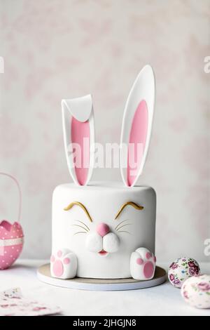 Torta di Pasqua in forma di coniglietto pasquale Foto Stock