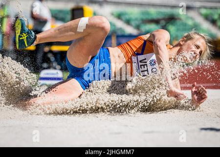 Eugene, Oregon, USA, 18 luglio 2022. Olandese Anouk Vetter ritratto in azione durante la gara di salto lungo, parte dell'eptathlon femminile, in occasione del campionato mondiale di atletica IAAF 19th a Eugene, Oregon, USA, lunedì 18 luglio 2022. I Mondi si svolgono dal 15 al 24 luglio, dopo essere stati rinviati nel 2021 a causa della pandemia del virus corona in corso. BELGA FOTO JASPER JACOBS Foto Stock