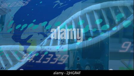 Immagine del filamento di dna e dell'elaborazione dei dati sullo scienziato caucasico in laboratorio Foto Stock