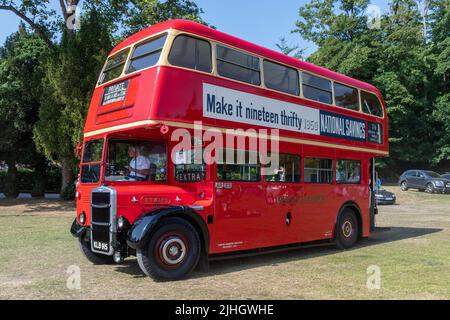 Vintage Red a due piani, un autobus Leyland RTW London Transport del 1949, ad una fiera dei trasporti a Hampshire, Inghilterra, Regno Unito Foto Stock