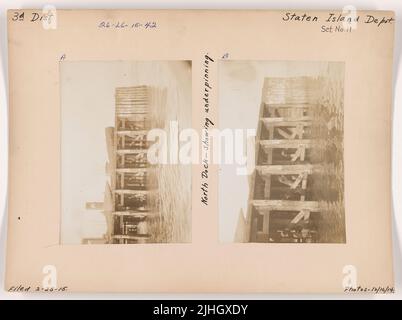 NY - Staten Island. Staten Island Depot. North Dock, che mostra i fondamenti. Foto Stock