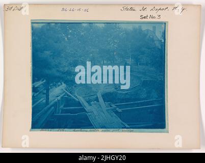 NY - Staten Island. Staten Island Depot, New York. Guardando a sud dal ponte pedonale. Foto Stock