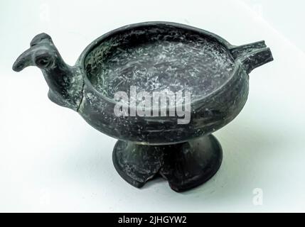 Ceramica archemenide - primo impero persiano o impero achemenide ( 550 AC-331 AC). . Museo dell'Hermitage di Stato. San Pietroburgo. Russia Foto Stock