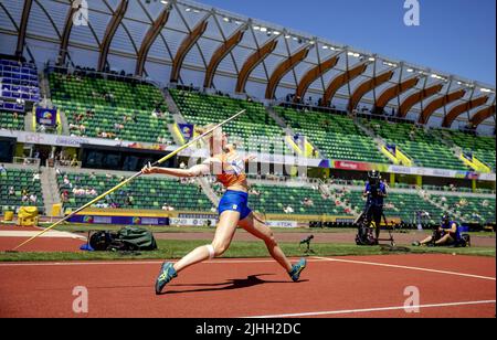 EUGENE - Anouk Vetter in azione durante il lancio a javelin della quarta giornata dei Campionati mondiali di atletica allo stadio Hayward Field. ANP ROBIN VAN LONKHUIJSEN Foto Stock