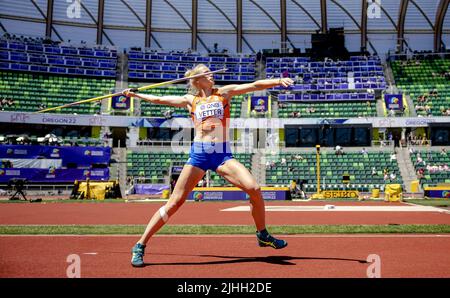 EUGENE - Anouk Vetter in azione durante il lancio a javelin della quarta giornata dei Campionati mondiali di atletica allo stadio Hayward Field. ANP ROBIN VAN LONKHUIJSEN Foto Stock