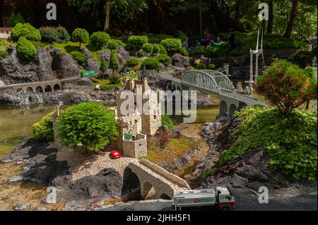 Billund, Danimarca - Giugno 25 2011: Castello costruito nel lego a Legoland Billund. Foto Stock