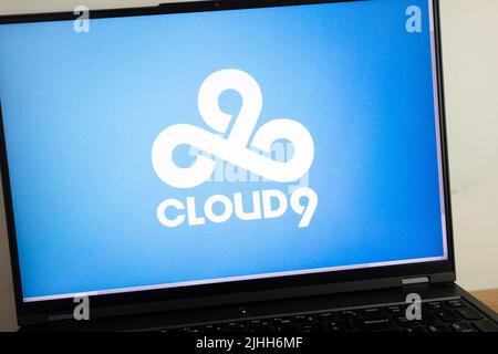 KONSKIE, POLONIA - 18 luglio 2022: Cloud9 logo professionale dell'azienda di esports visualizzato sullo schermo del computer portatile Foto Stock