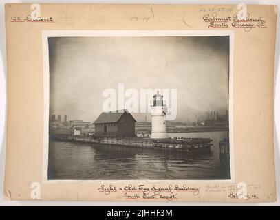 IL - Porto di Calumet. Calumet Pierhead, South Chicago, Illinois. Edificio luminoso e vecchio segnale nebbia, sud-est di 200 piedi Costruito nel 1873, ricostruito nel 1897. Foto Stock