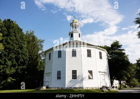 La chiesa rotonda, un edificio storico a sedici lati a Richmond, Vermont, USA. Foto Stock