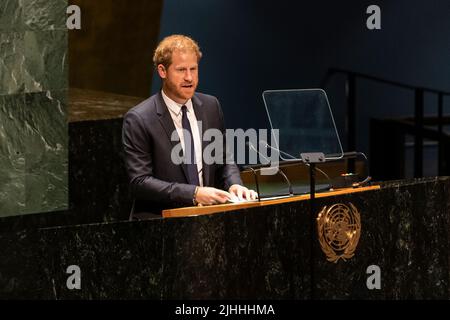 New York, Stati Uniti. 18th luglio 2022. Duke of Sussex, Prince Harry consegna il discorso di apertura durante la celebrazione della Giornata Internazionale Nelson Mandela presso la sede delle Nazioni Unite a New York il 18 luglio 2022. (Foto di Lev Radin/Sipa USA Credit: Sipa USA/Alamy Live News Foto Stock