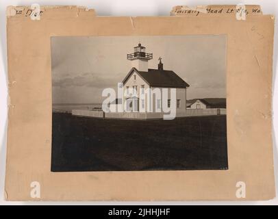 WA - Ammiragliato Capo. Stazione faro di Admiralty Head, Washington. Foto Stock