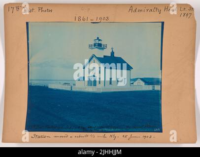 WA - Ammiragliato Capo. Stazione faro di Admiralty Head, Washington. 1861-1903. Station spostato e ricostruito 1/3 Mile N'ly, 25 giugno 1903. Foto Stock